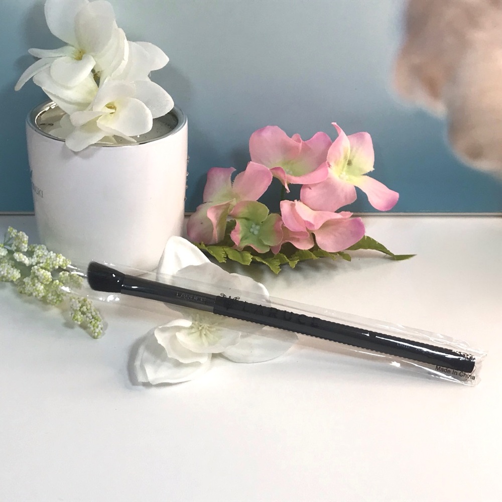 🟢 3/$19! Laruce Angled Shading Eyeshadow Brush LR117 Synthetic Black *NEW